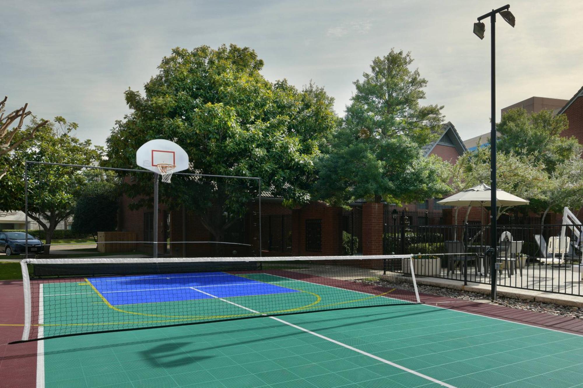 Addison/quorum Drive Hotel 3*