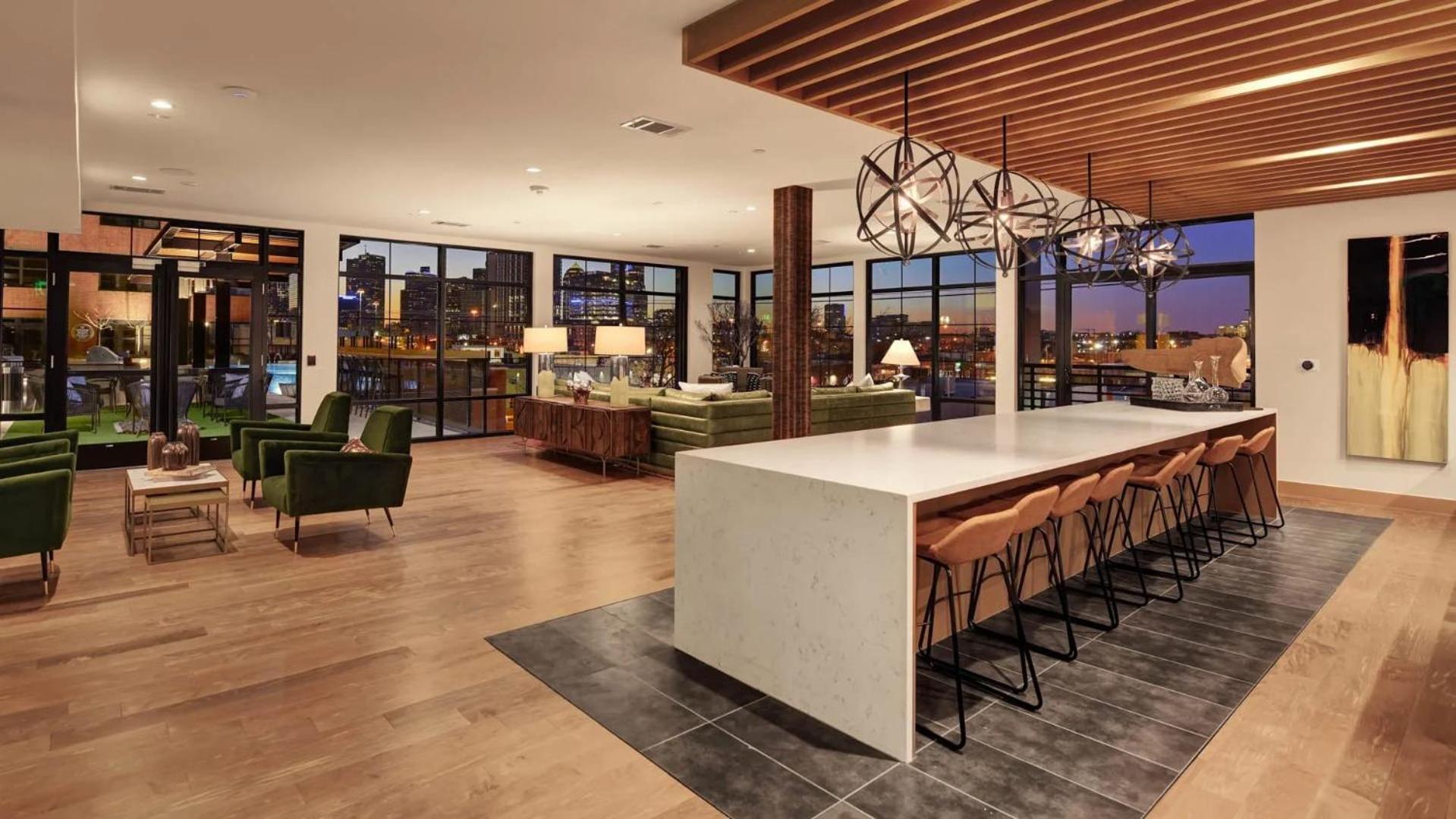 Indie Deep Ellum - Rooftop Vibes & Poolside Bliss In Dallas