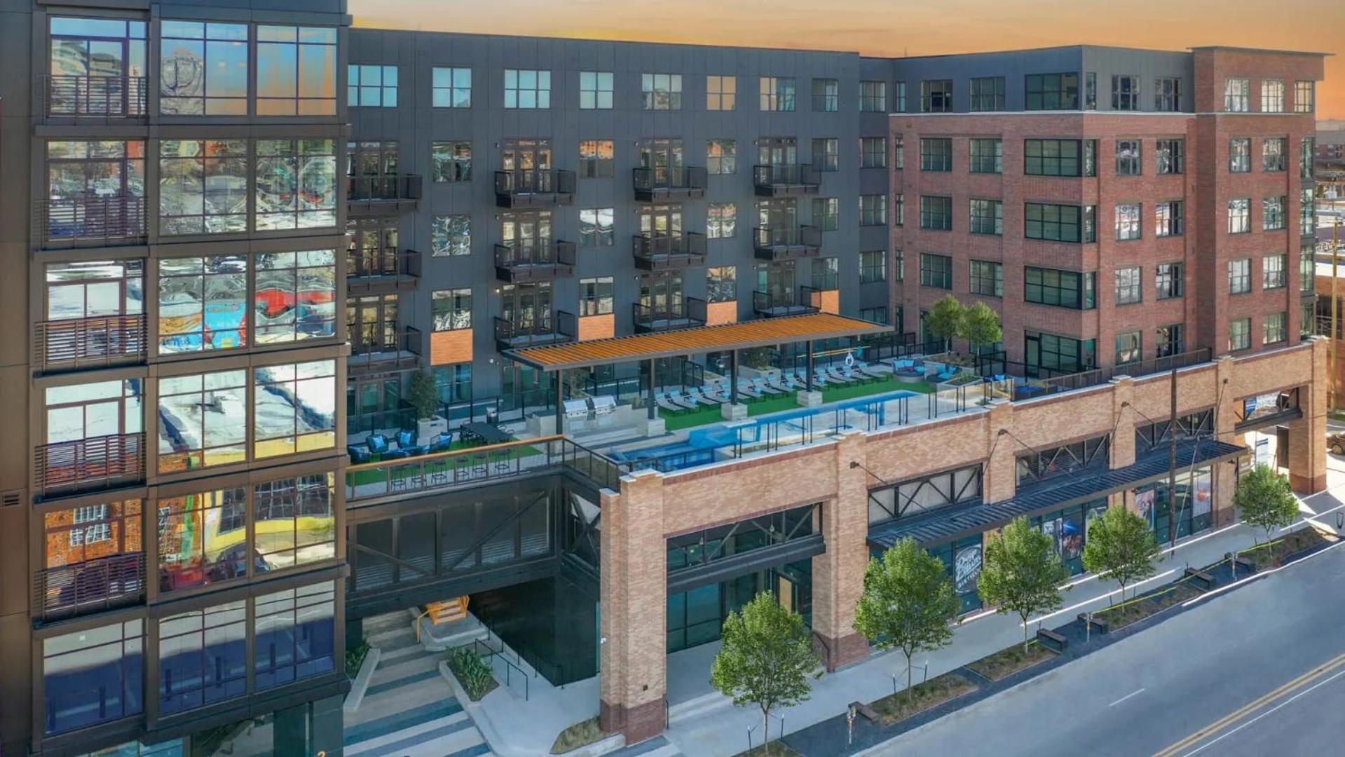 Indie Deep Ellum - Rooftop Vibes & Poolside Bliss In * Dallas