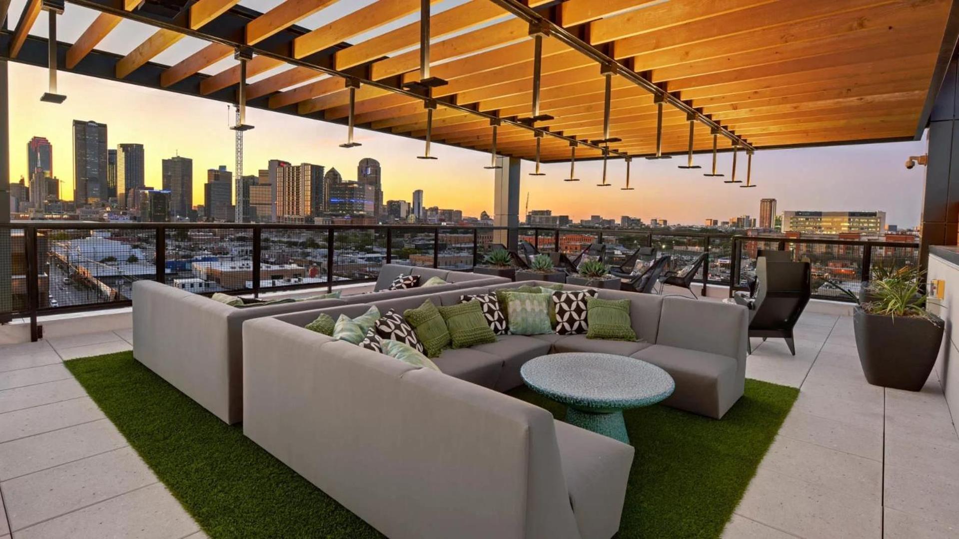 Indie Deep Ellum - Rooftop Vibes & Poolside Bliss In *