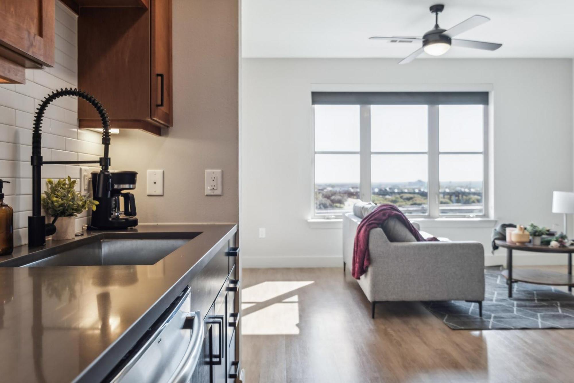 Indie Deep Ellum In Apartment *
