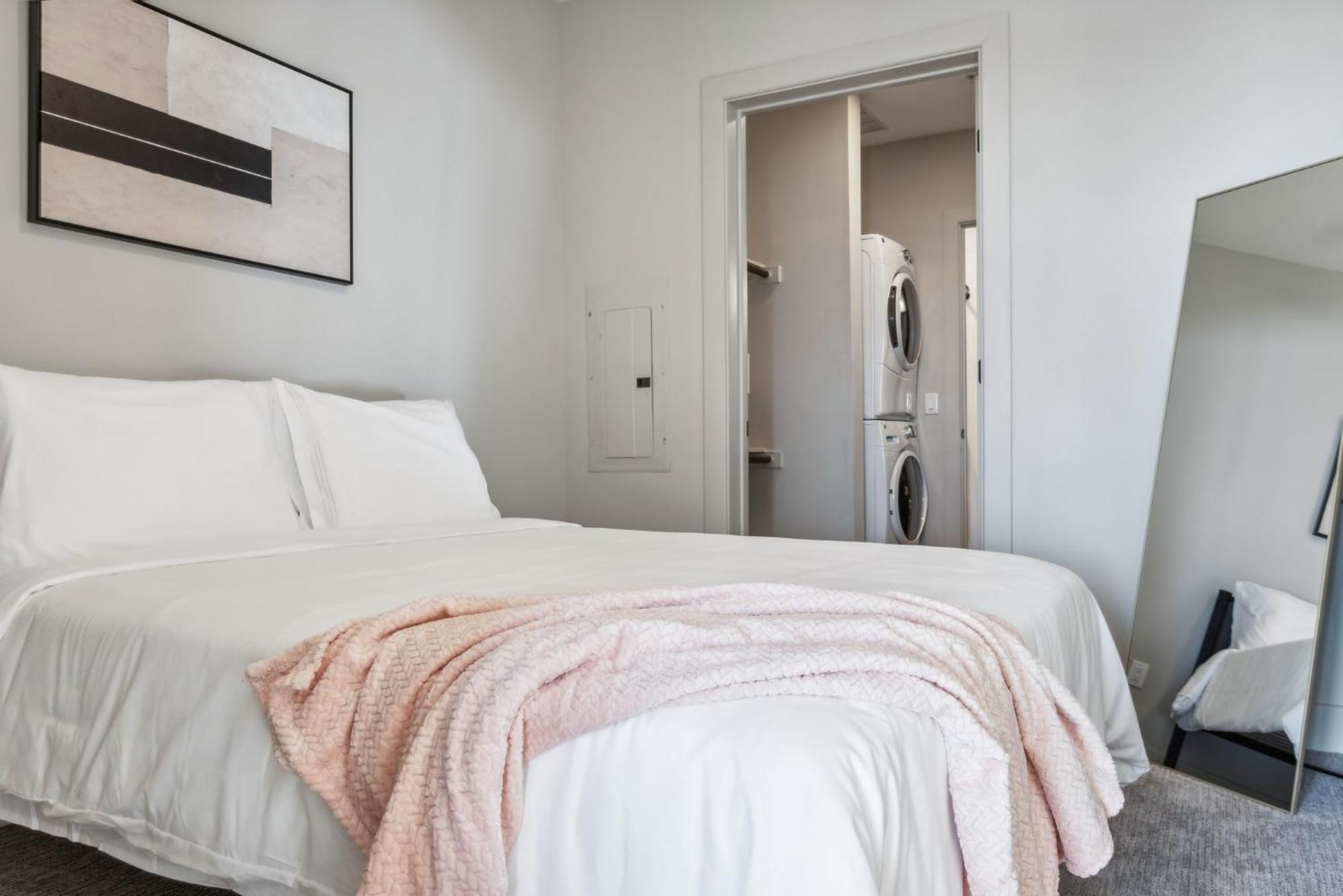 Apartment Indie Deep Ellum - Rooftop Vibes & Poolside Bliss In