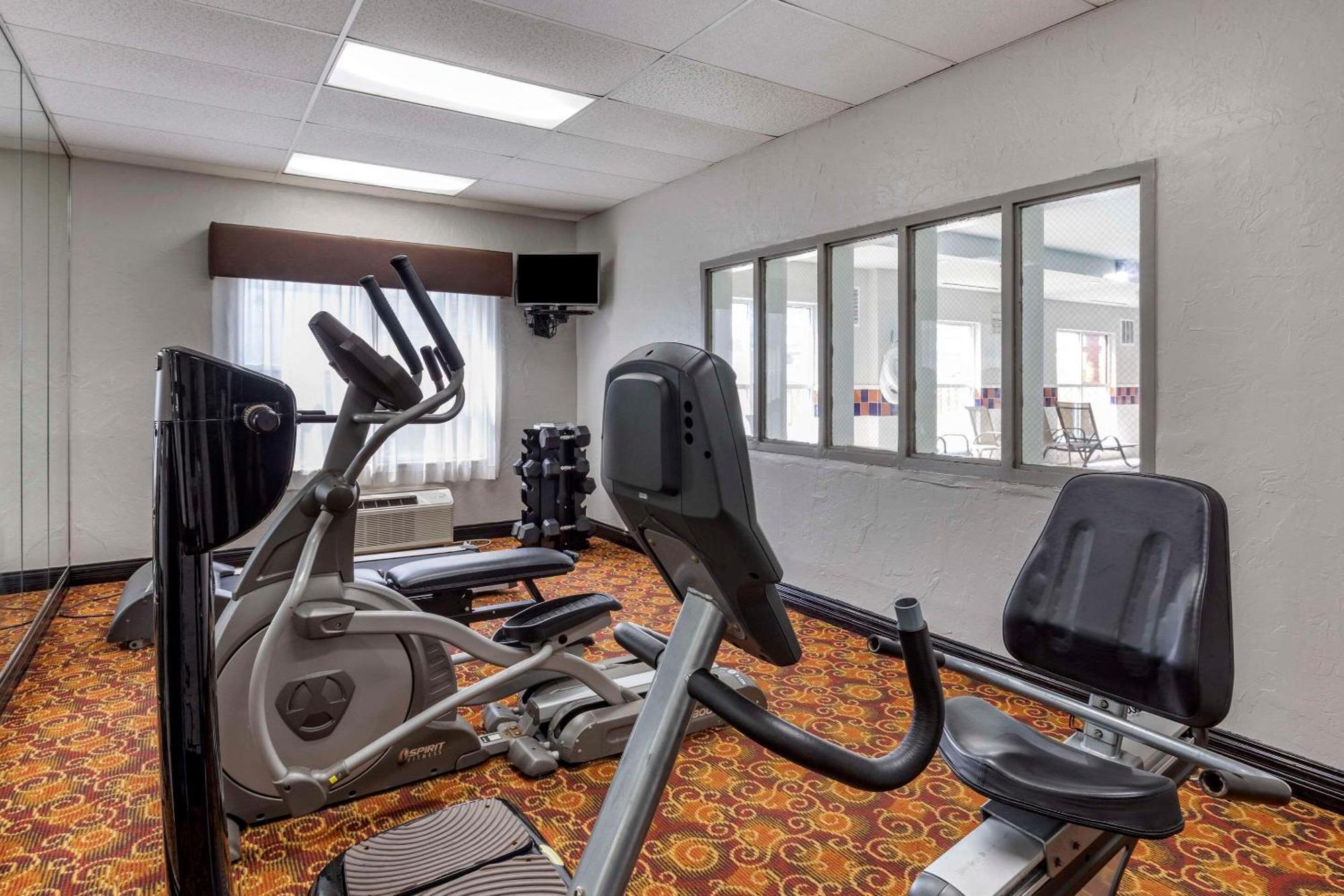 Quality & I-35 E-walnut Hill Hotel Dallas