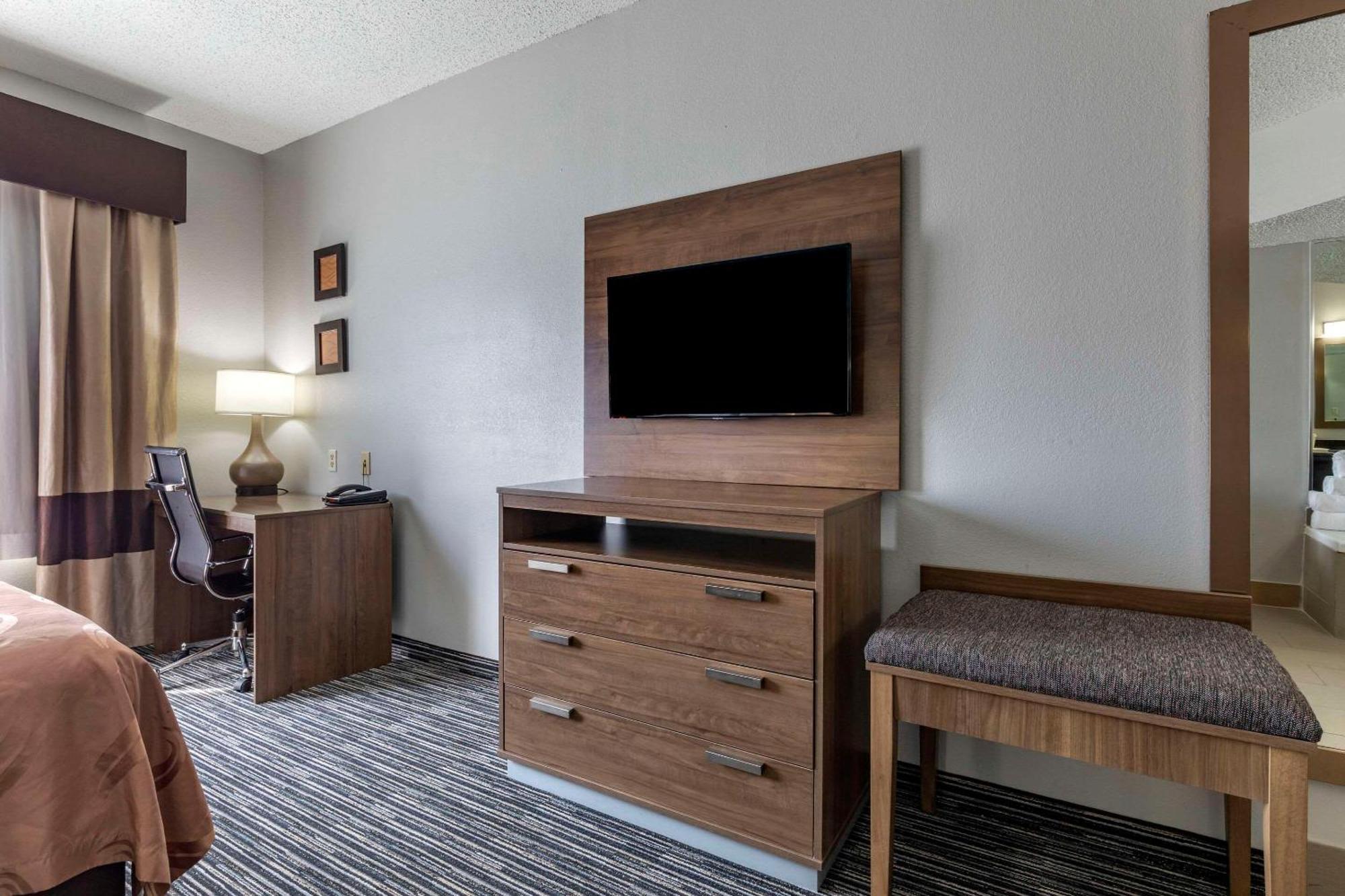 Hotel Quality & I-35 E-walnut Hill Dallas