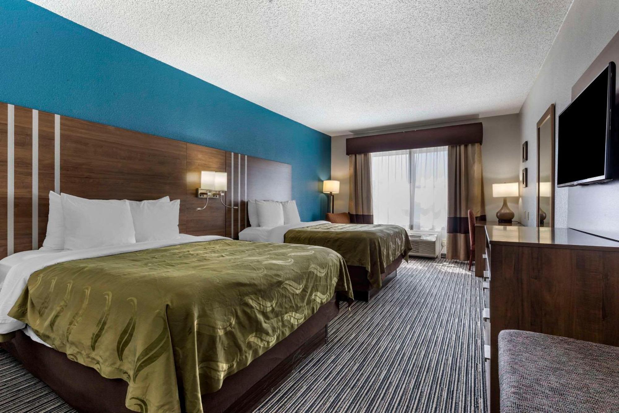 Hotel Quality & I-35 E-walnut Hill 2*