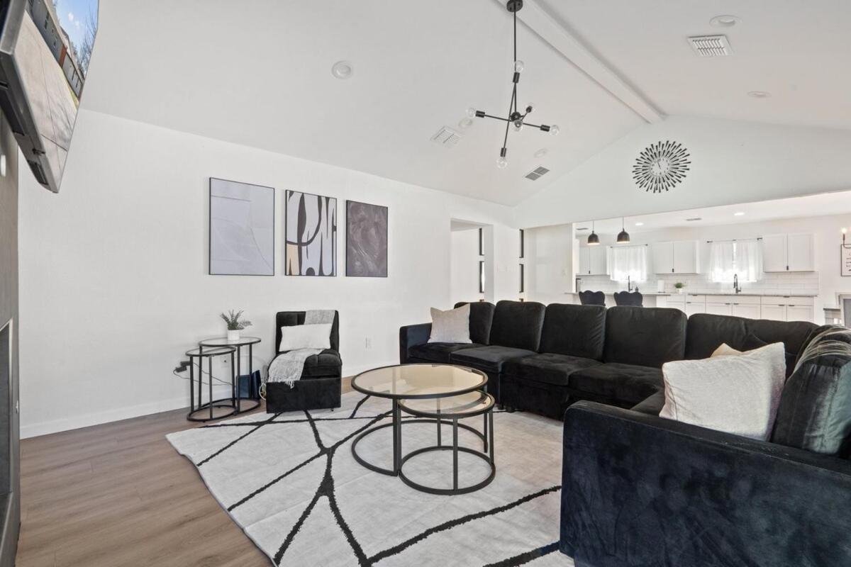 Hot Tub And Event Open Luxury Fits 16 Apartment Dallas