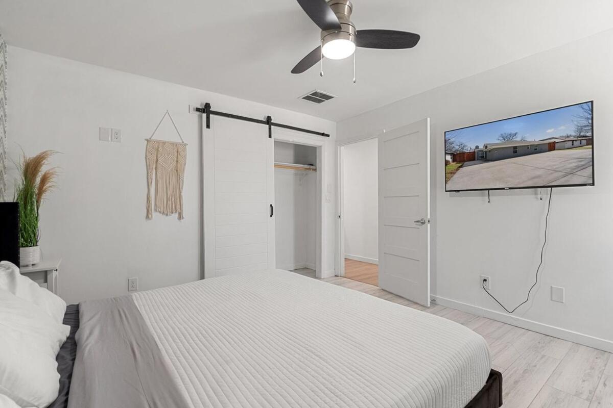 Hot Tub And Event Open Luxury Fits 16 Apartment Dallas