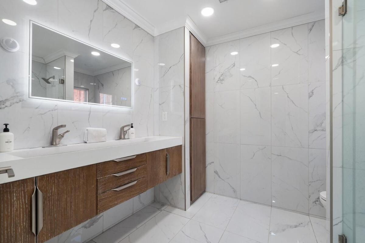 Hot Tub And Event Open Luxury Fits 16 Apartment *