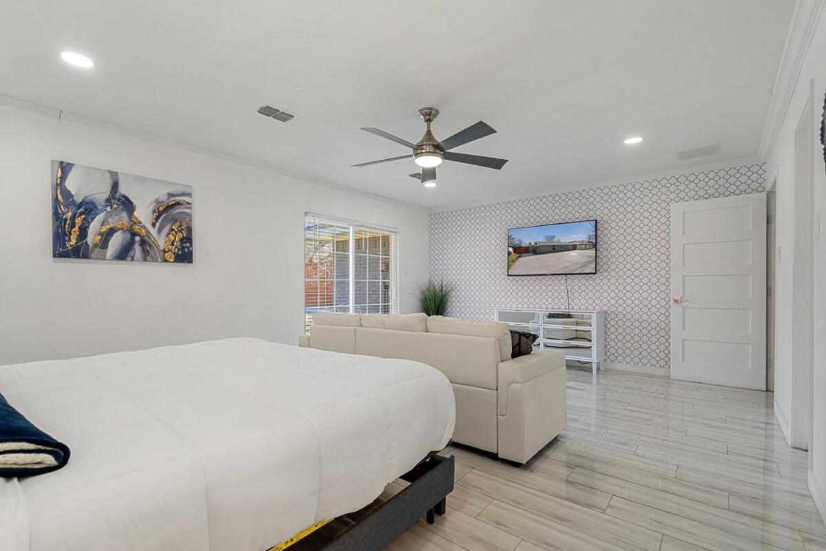 Hot Tub And Event Open Luxury Fits 16 Apartment Dallas