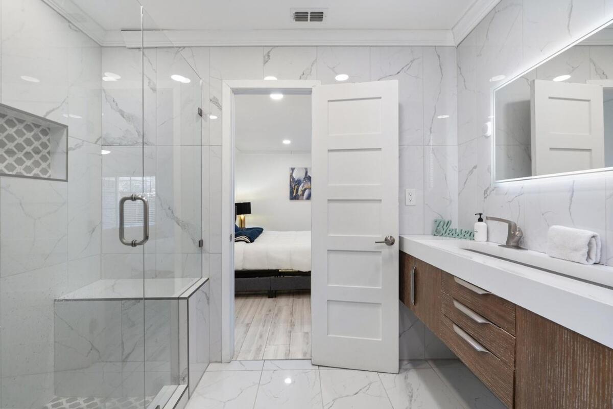 Hot Tub And Event Open Luxury Fits 16 Apartment
