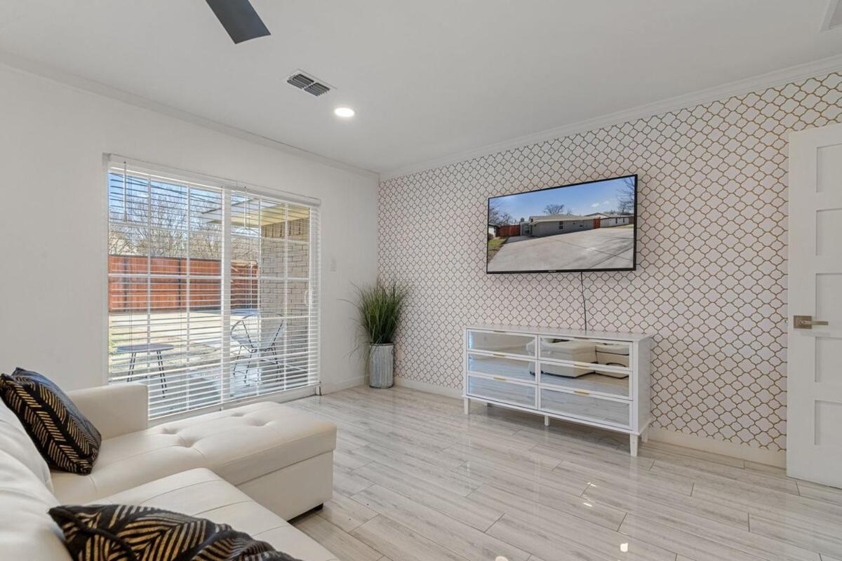 Hot Tub And Event Open Luxury Fits 16 Apartment *