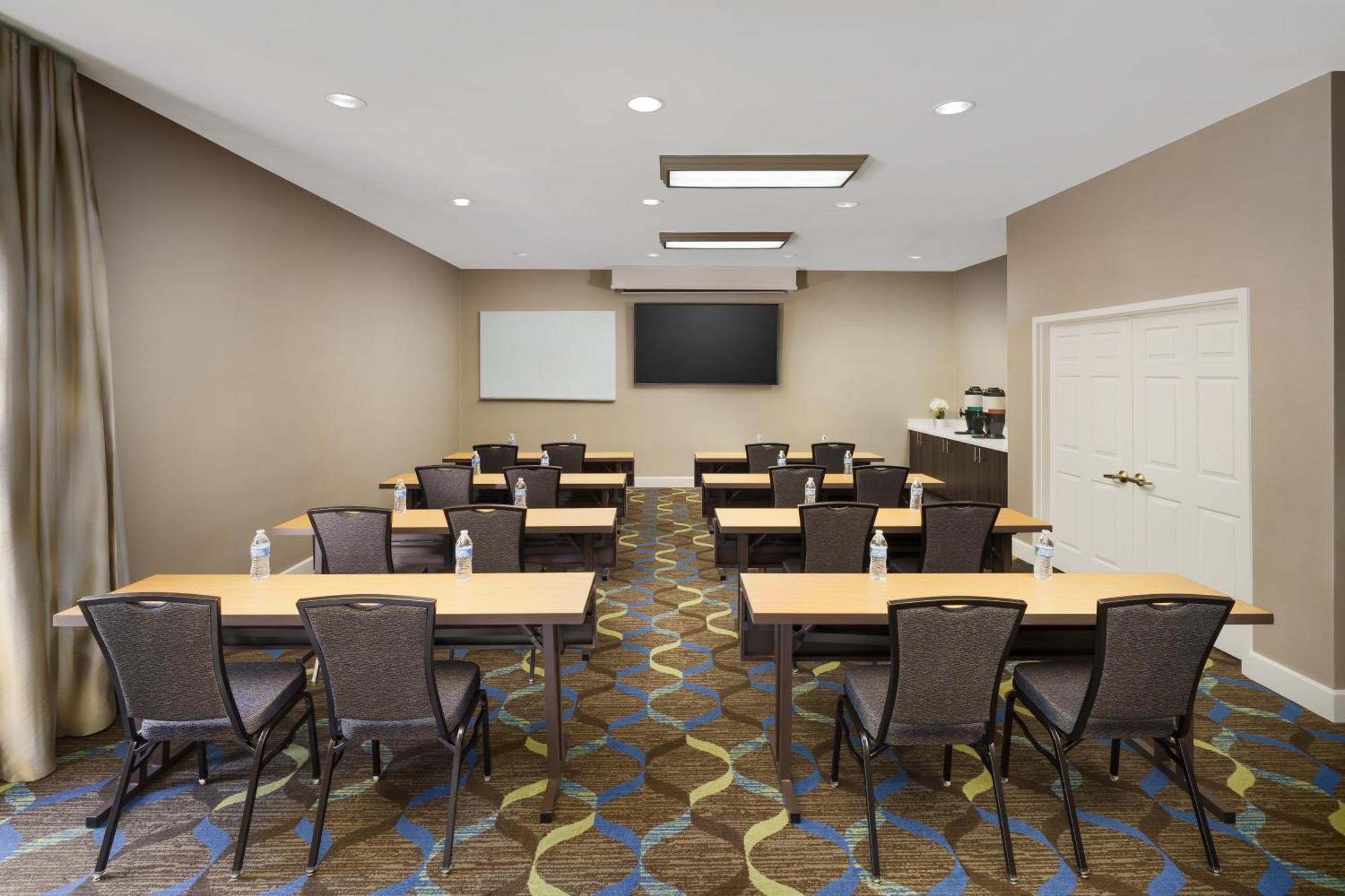 Addison/quorum Drive Hotel 3*