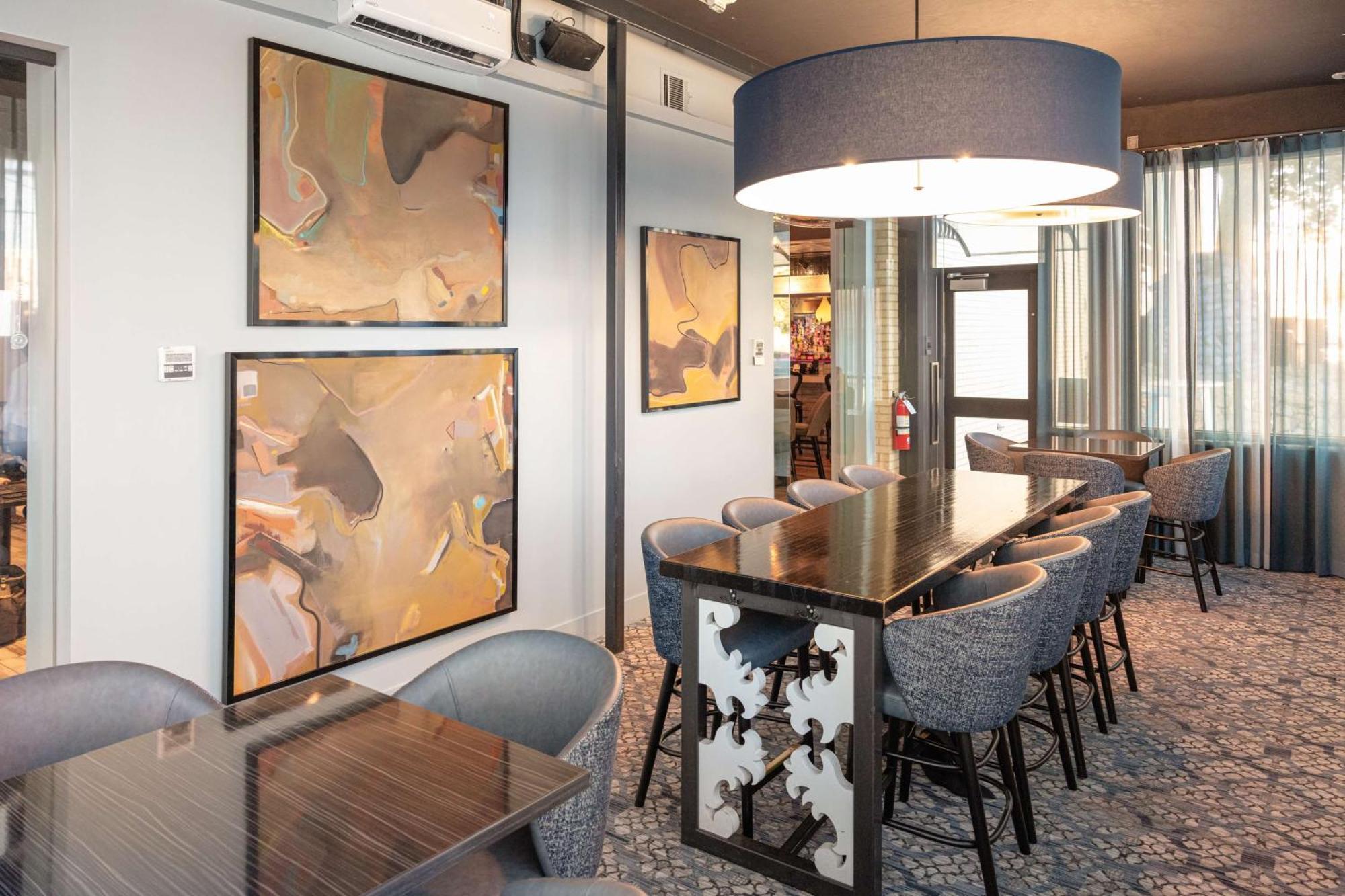 Lorenzo Dallas, Tapestry Collection By Hilton Dallas