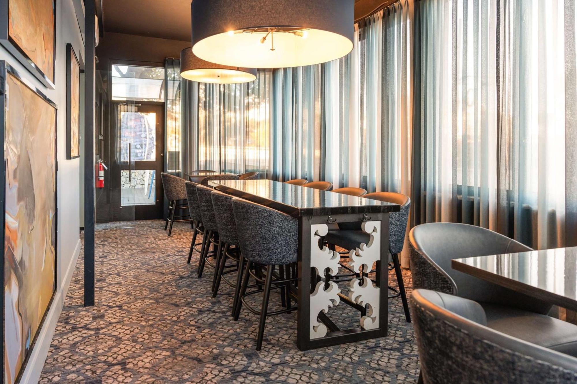 Lorenzo Dallas, Tapestry Collection By Hilton Hotel