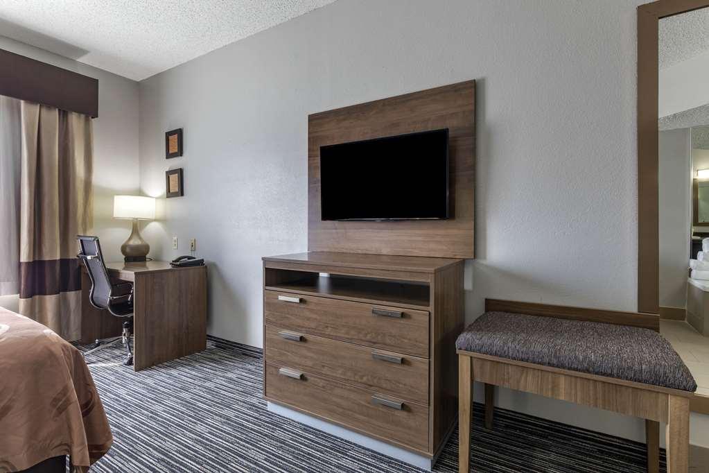 Quality & I-35 E-walnut Hill 2*