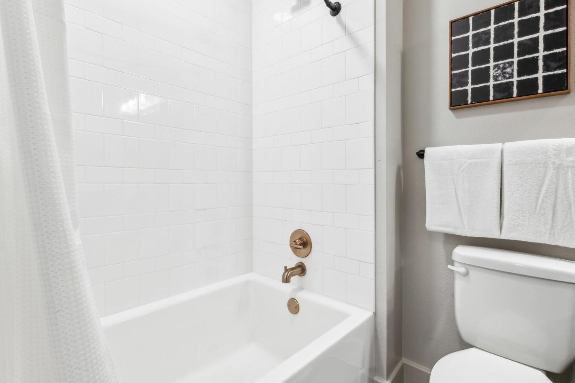 Apartment Indie Deep Ellum - Rooftop Vibes & Poolside Bliss In