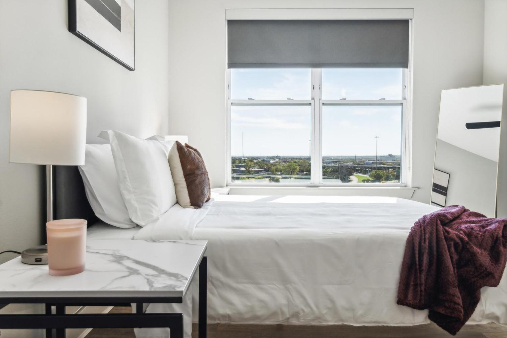 Apartment Indie Deep Ellum - Rooftop Vibes & Poolside Bliss In