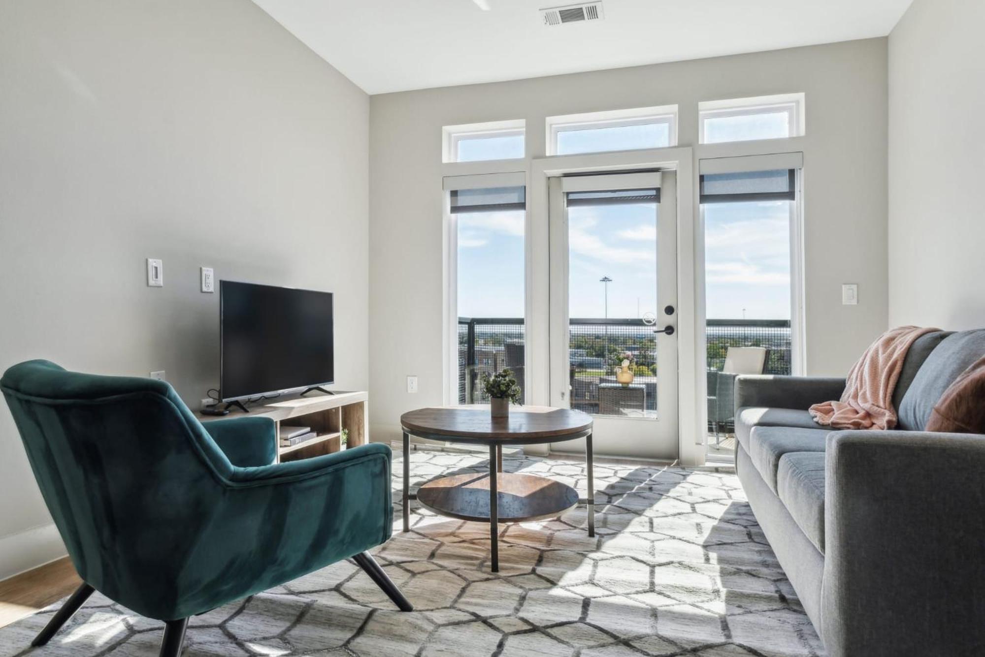 Apartment Indie Deep Ellum - Rooftop Vibes & Poolside Bliss In *