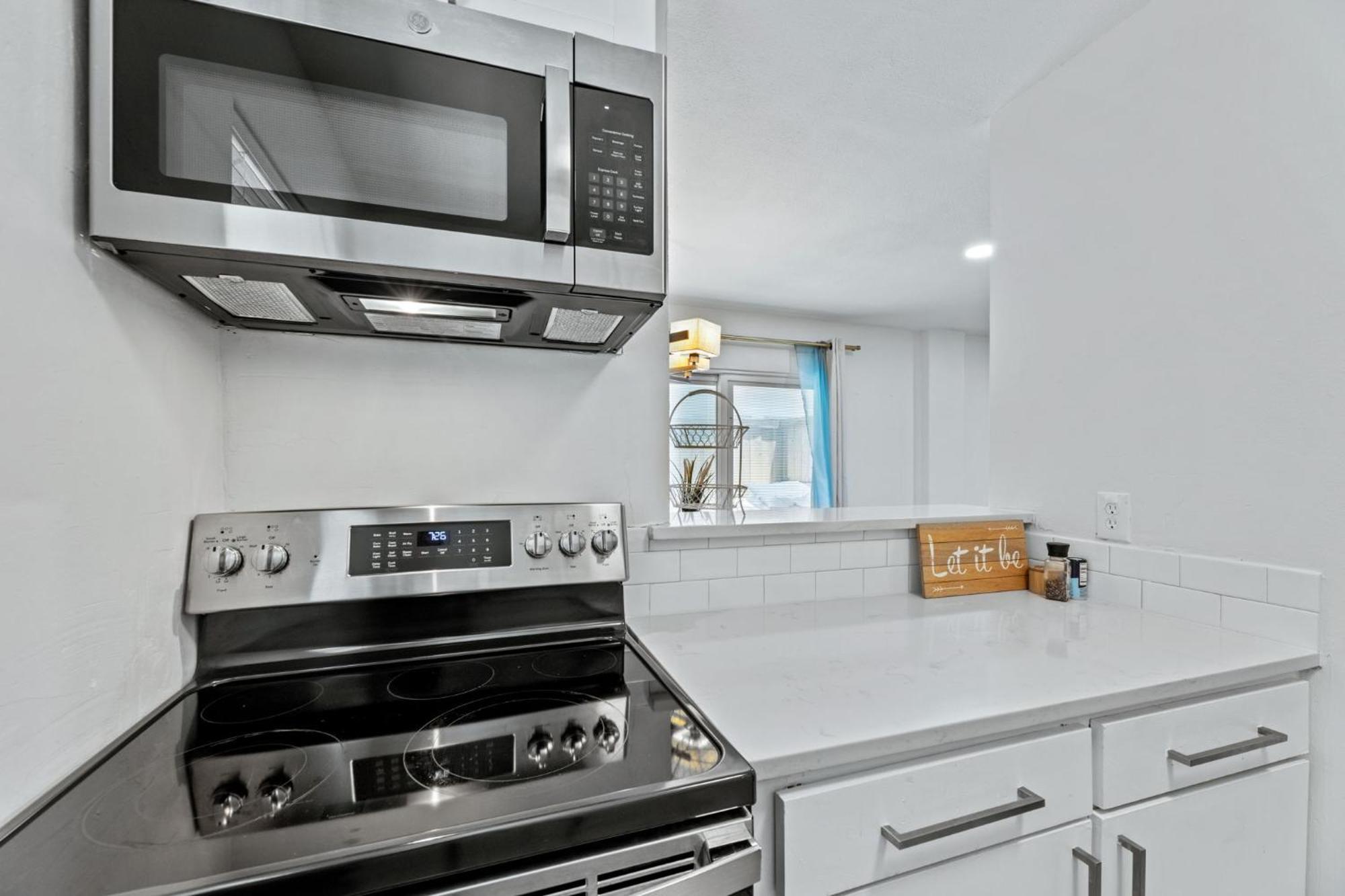 The Cozy Cove L Luxurious 2bd L Amazing Location L Parking L Apartment *