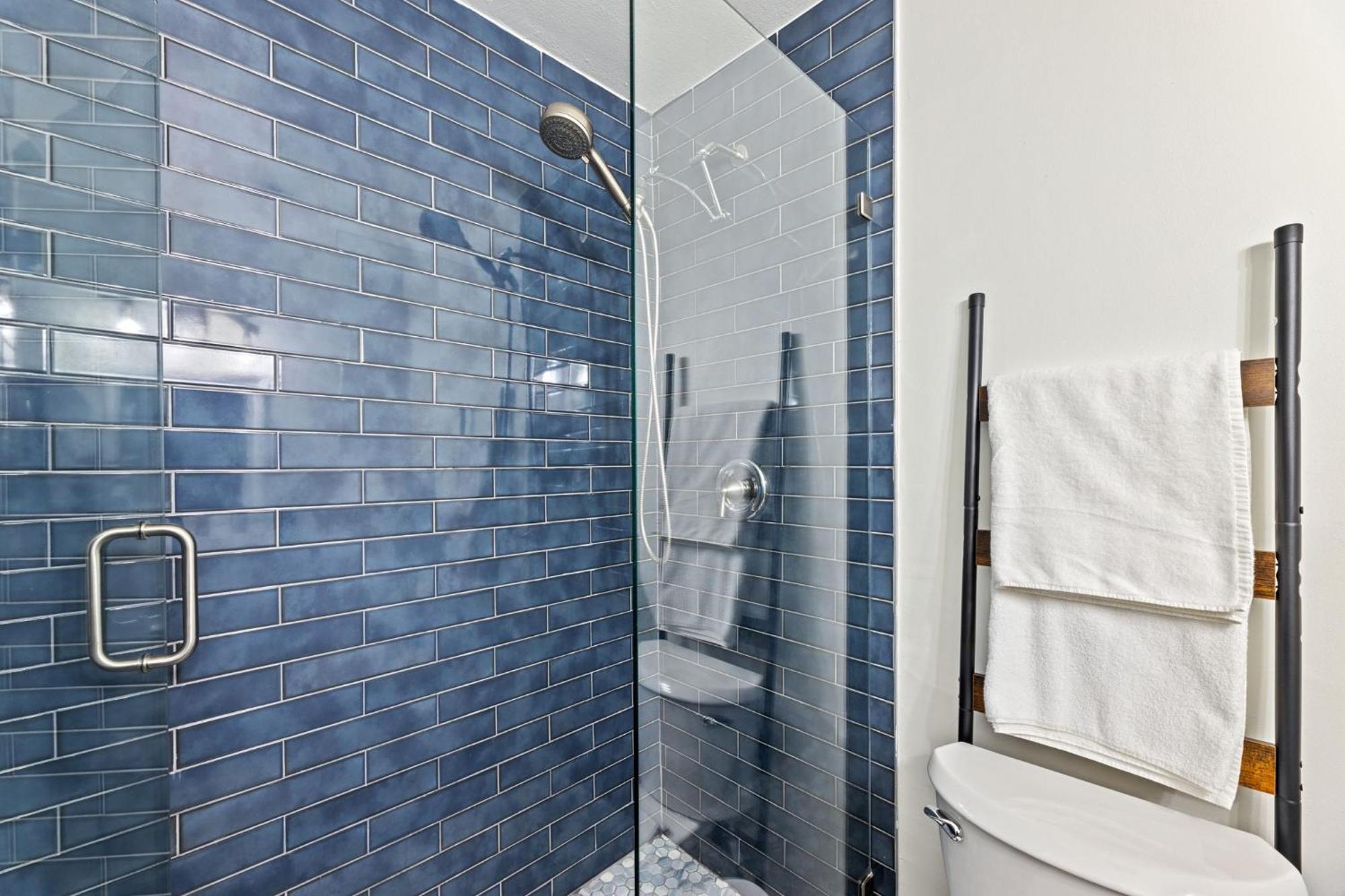The Cozy Cove L Luxurious 2bd L Amazing Location L Parking L Dallas