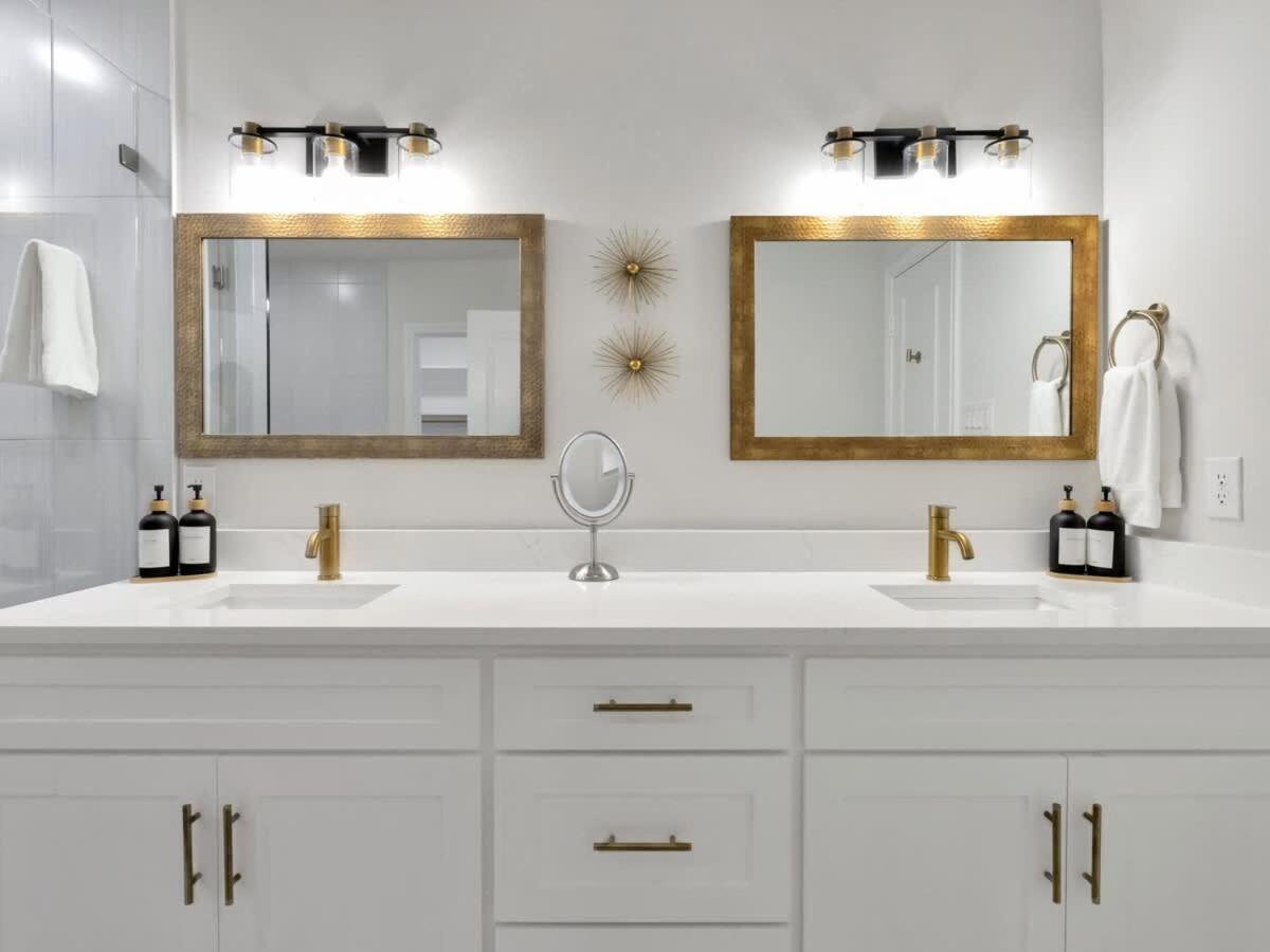 Modern Luxury Minutes From Downtown *