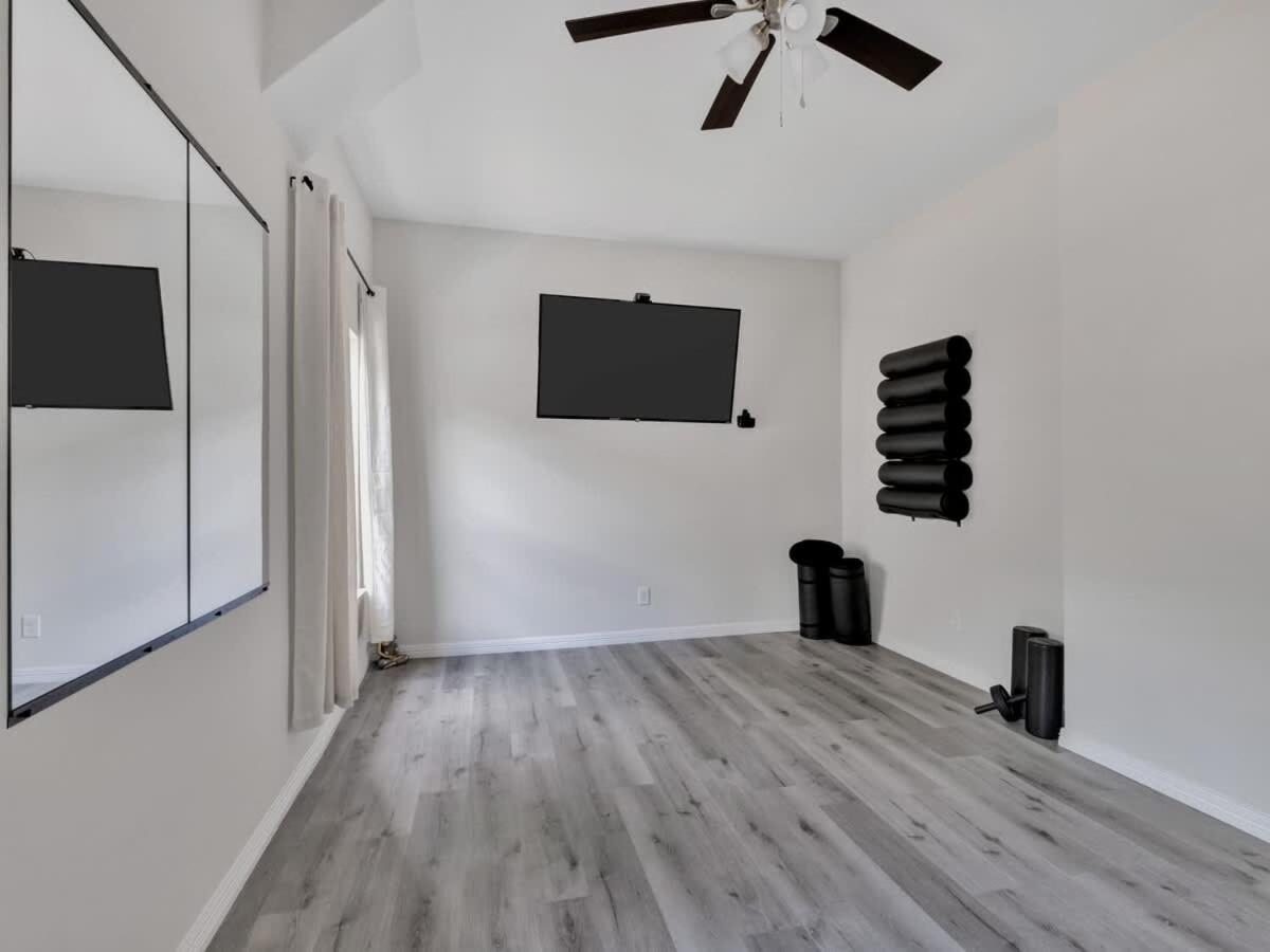 Modern Luxury Minutes From Downtown Holiday home *