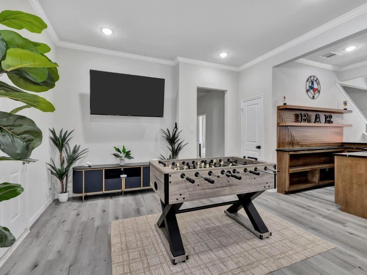 Modern Luxury Minutes From Downtown *