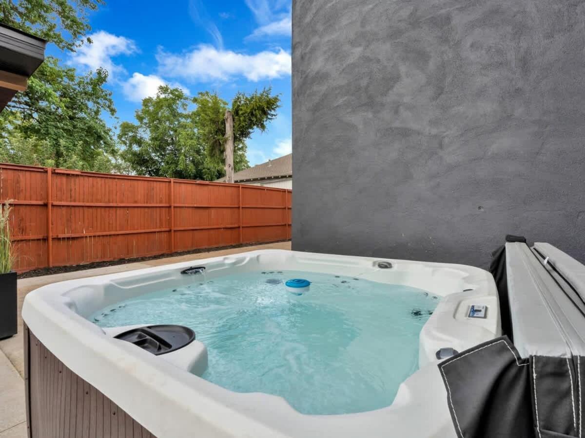 Modern Luxury Minutes From Downtown Holiday home *