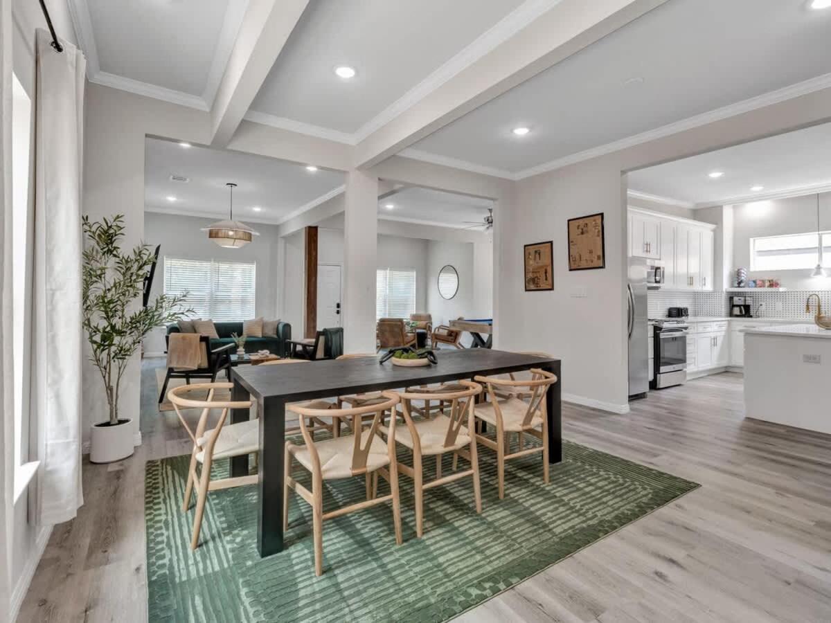 Modern Luxury Minutes From Downtown