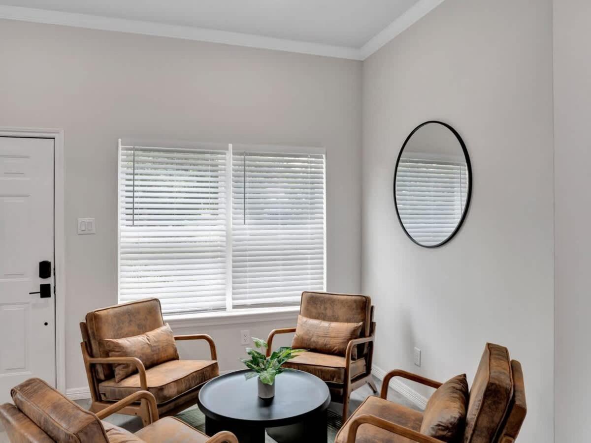 Modern Luxury Minutes From Downtown