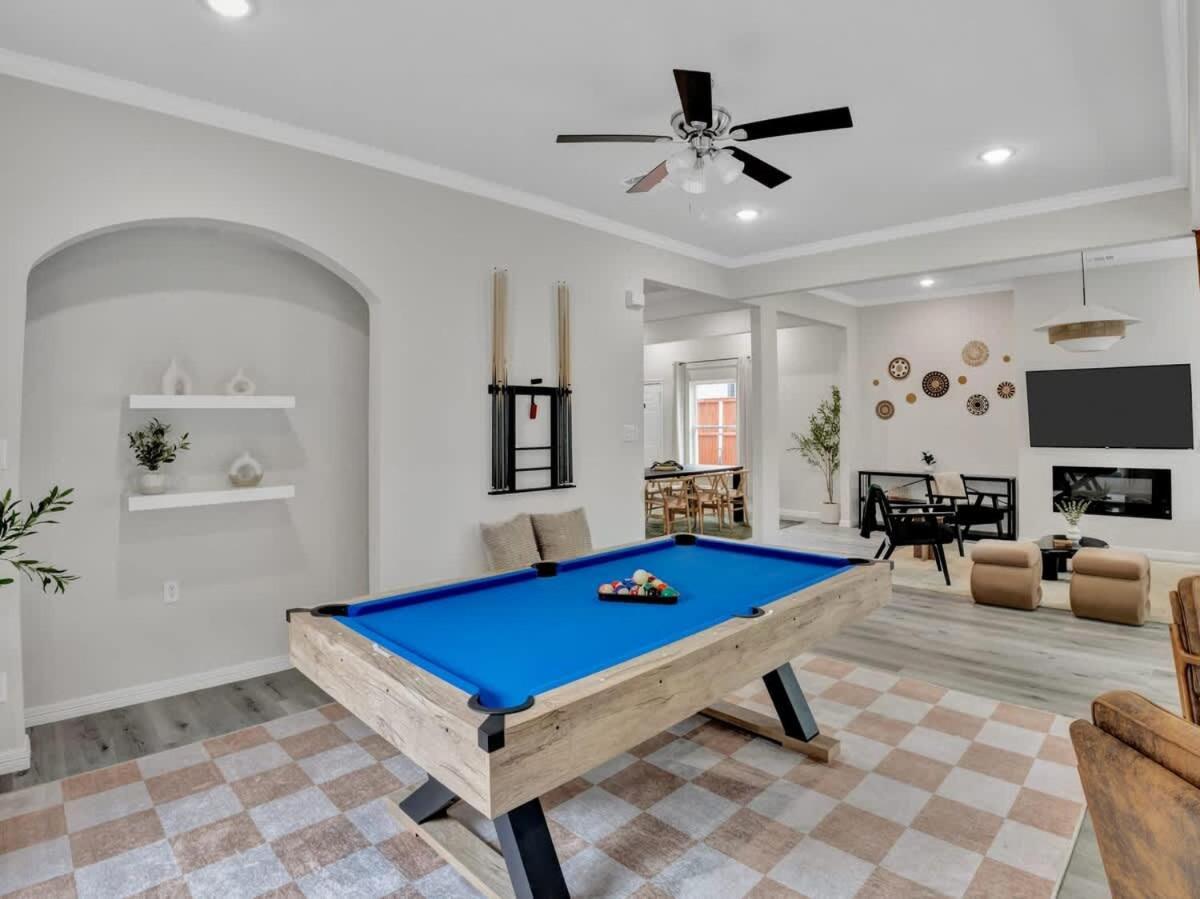 Modern Luxury Minutes From Downtown *
