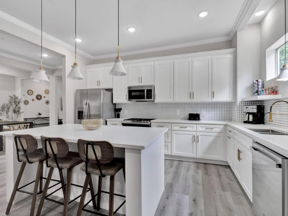 Modern Luxury Minutes From Downtown *