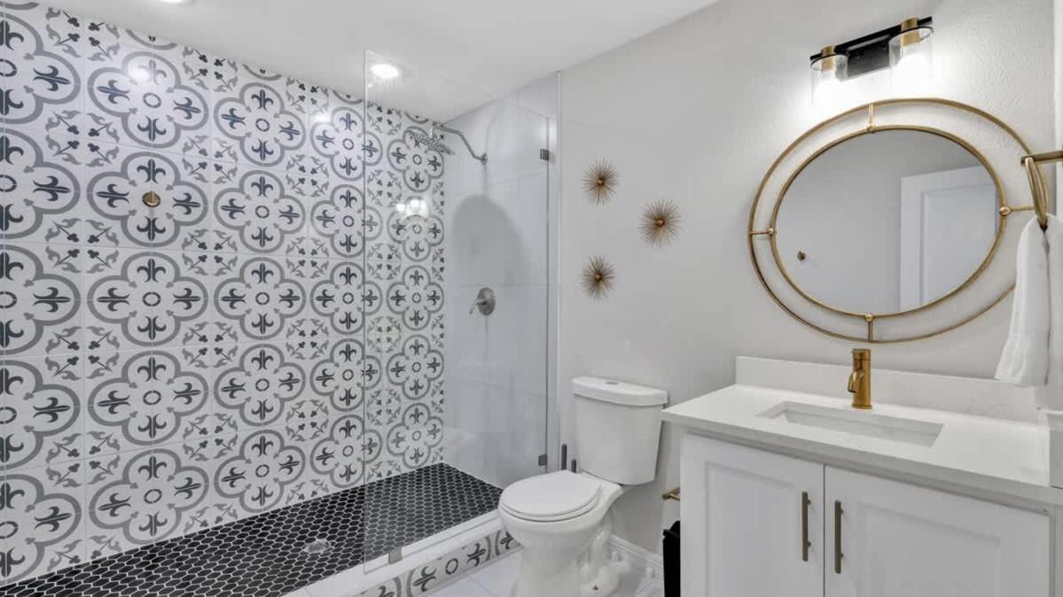 Modern Luxury Minutes From Downtown Holiday home *