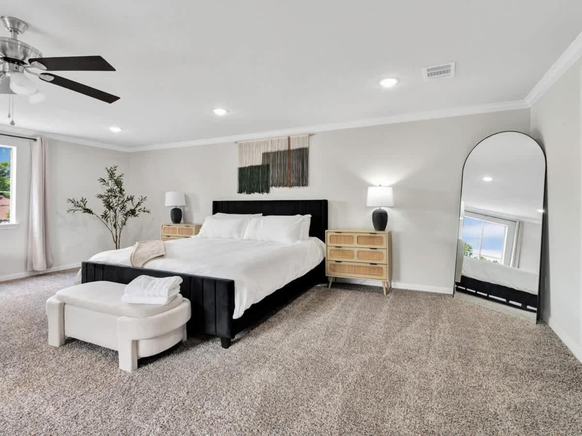 Modern Luxury Minutes From Downtown