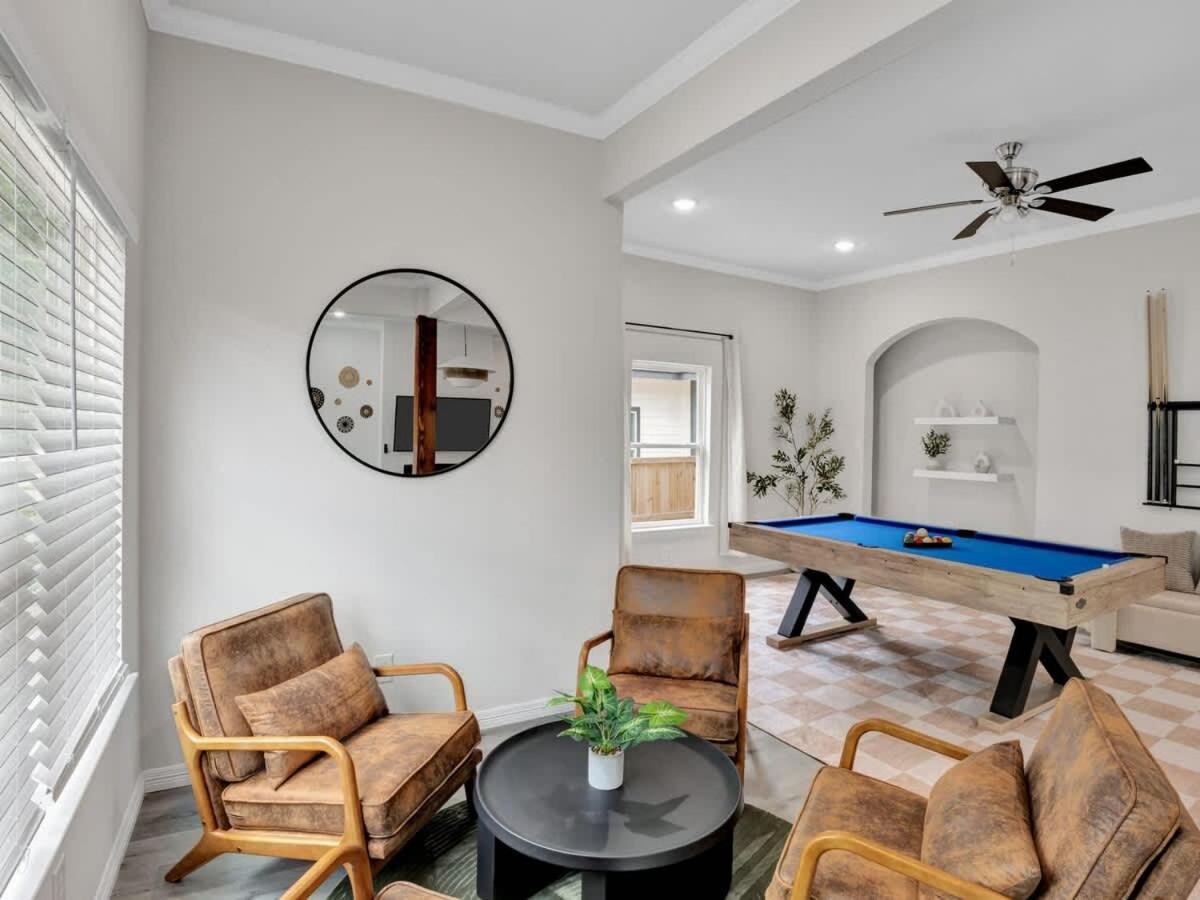 Modern Luxury Minutes From Downtown *