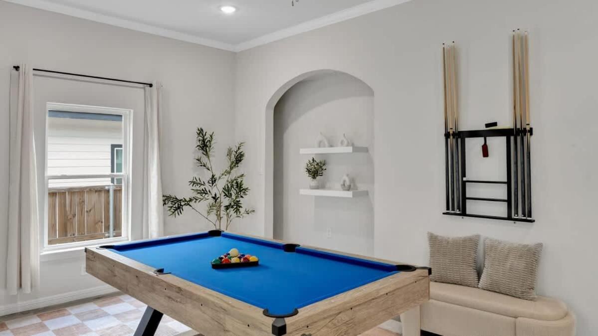 Modern Luxury Minutes From Downtown