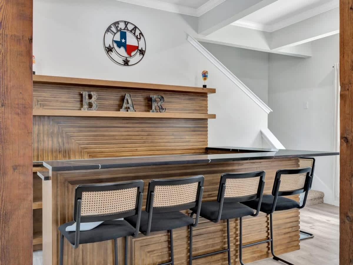 Modern Luxury Minutes From Downtown Holiday home