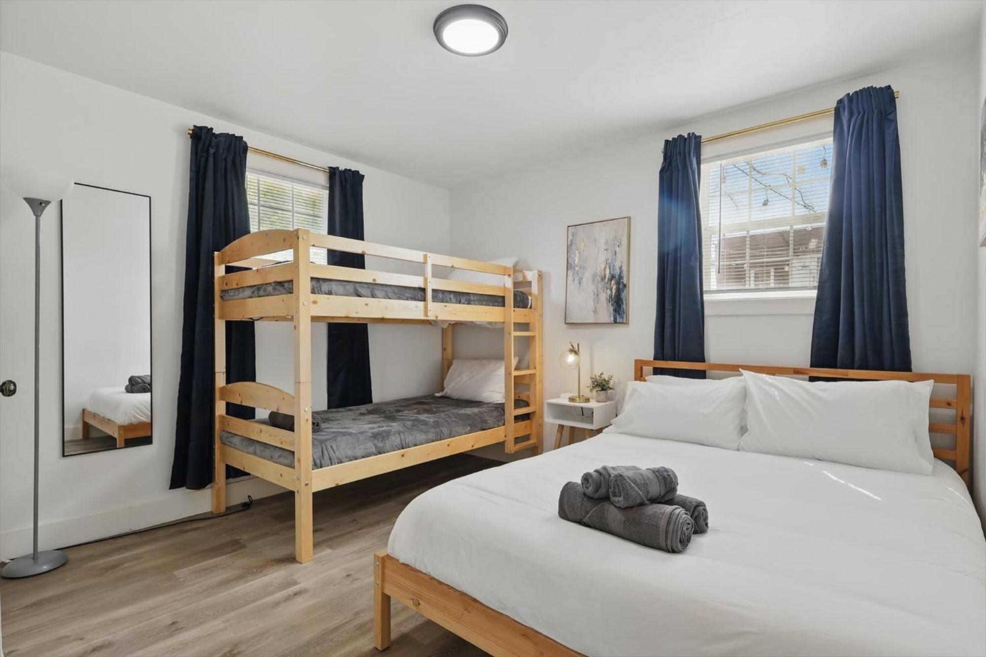 Charming Historic 3b Heart Of - Sleeps 12 * Dallas