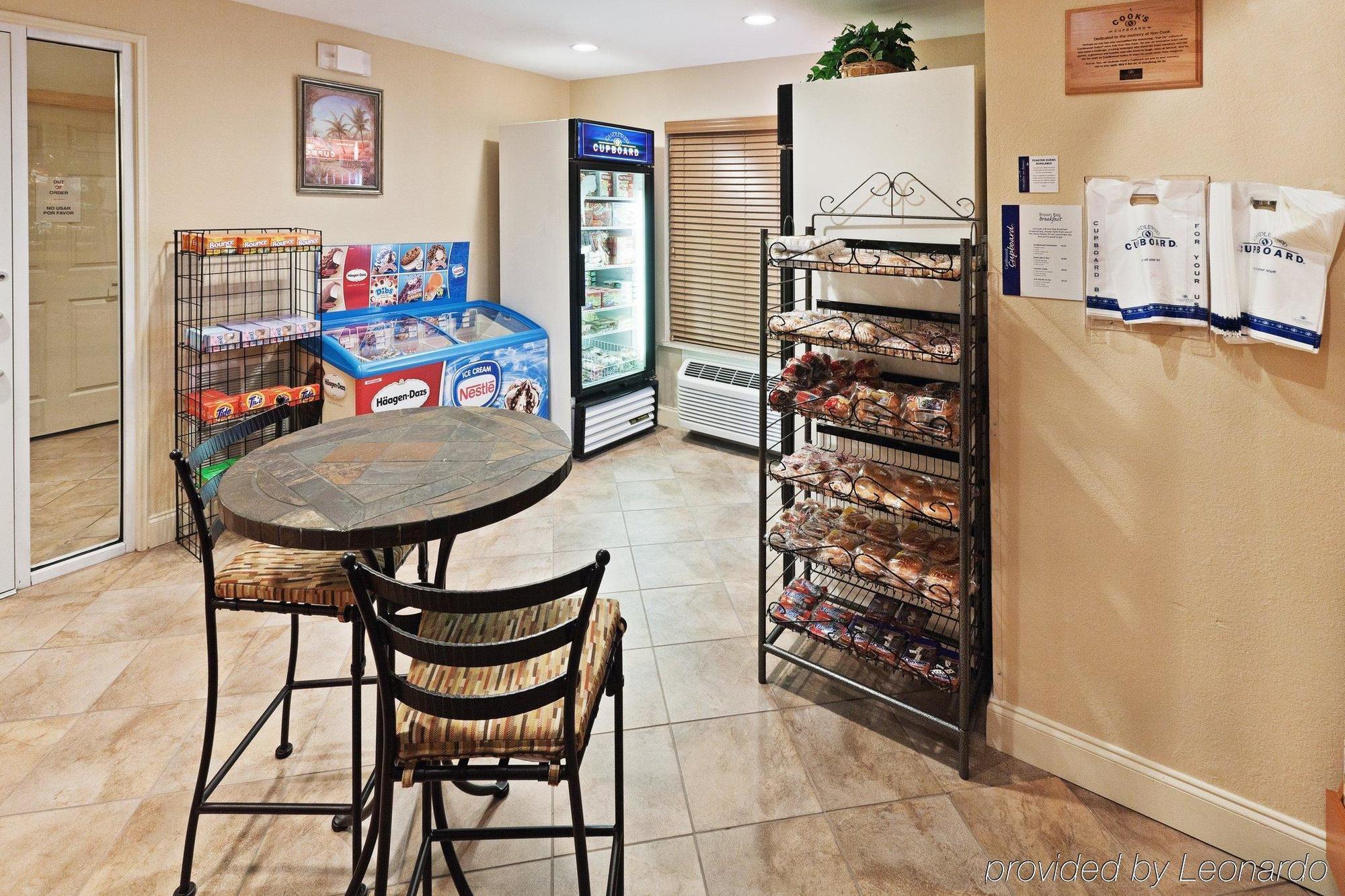 Hotel Candlewood Market Center-love Field By Ihg 3*