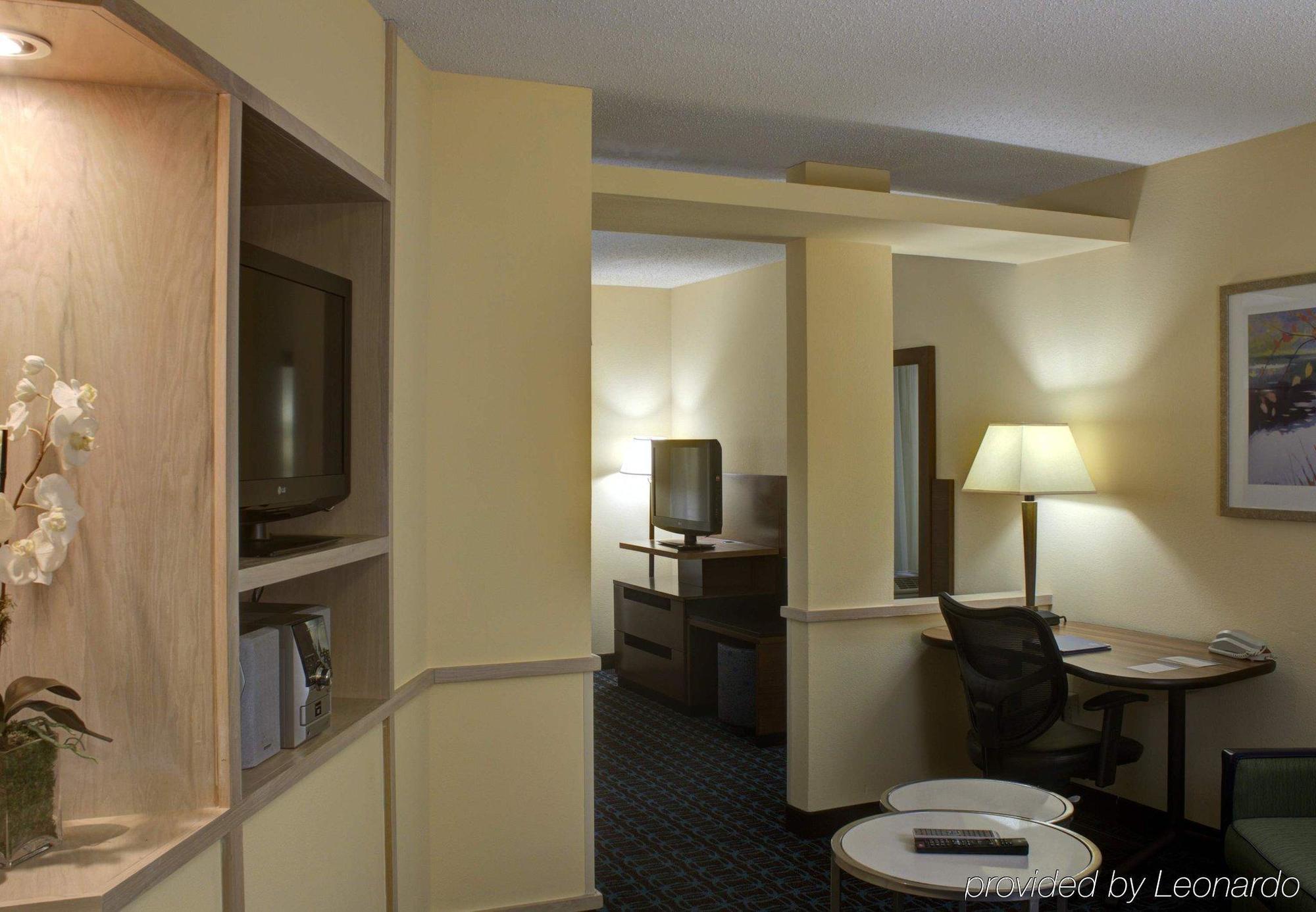 Comfort & North Dallas-addison Hotel