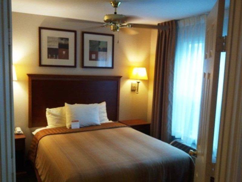 Candlewood Market Center-love Field By Ihg Dallas