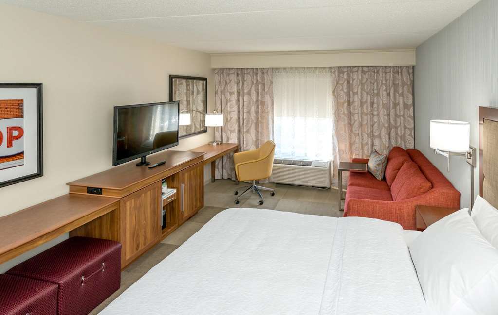 Hampton Inn & Suites Dallas-Central Expy/North Park Area Hotel