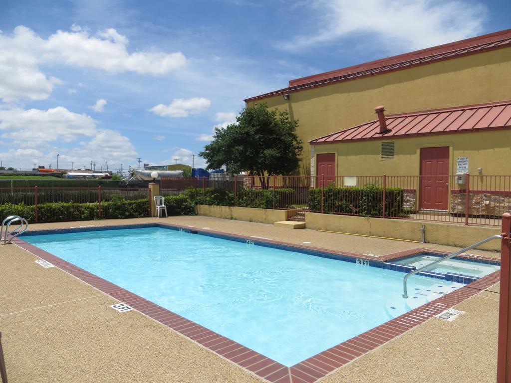 Motel Days Dfw