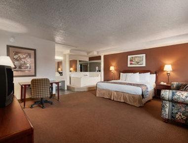 Super 8 Field Market Center 2*