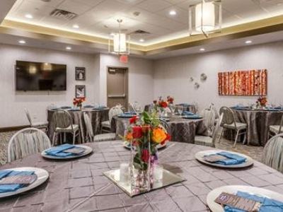 Hampton Inn & Suites Dallas-Central Expy/North Park Area Hotel