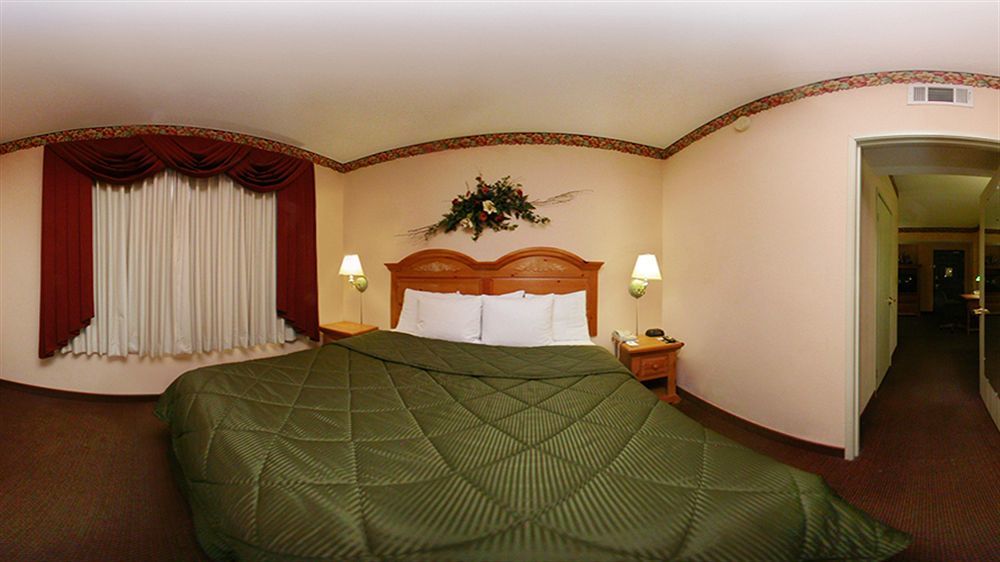 Quality & I-35 E-walnut Hill Hotel Dallas