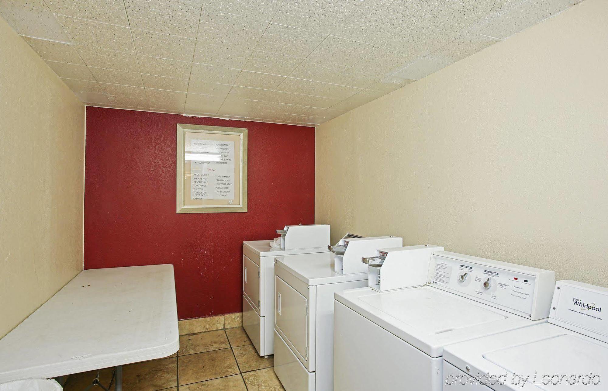 Motel Red Roof North - Park 2*
