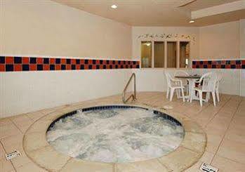 Quality & I-35 E-walnut Hill Hotel
