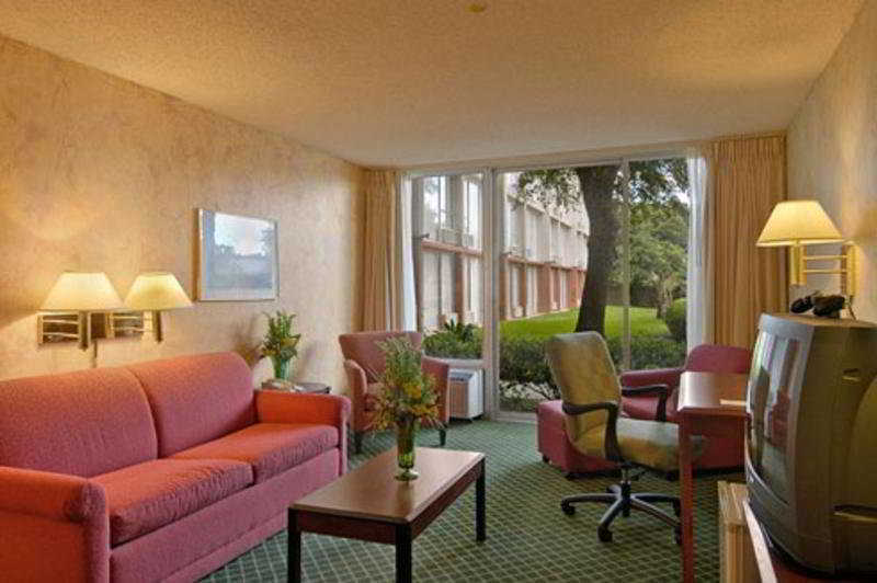 Staybridge Market Ctr Field, An Ihg Hotel Dallas