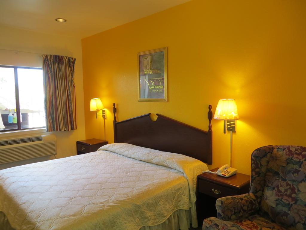 Royal Northwest Inn